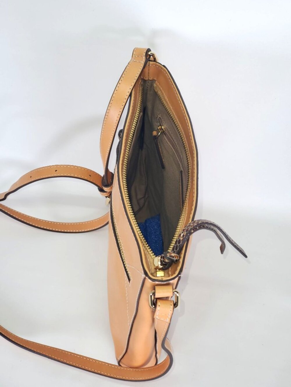 NWOT G.I.L.I. Women's Honey Brown Leather Flat Double Zip Crossbody 1438 - Picture 6 of 11